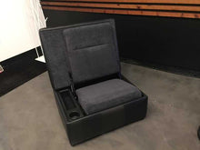 Cargar imagen en el visor de la galería, OTOMANA / PUFF CONVERTIBLE EN ASIENTO. (ACABADO EN PIEL).