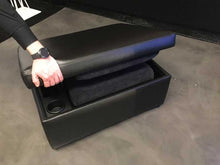 Cargar imagen en el visor de la galería, OTOMANA / PUFF CONVERTIBLE EN ASIENTO. (ACABADO EN PIEL).